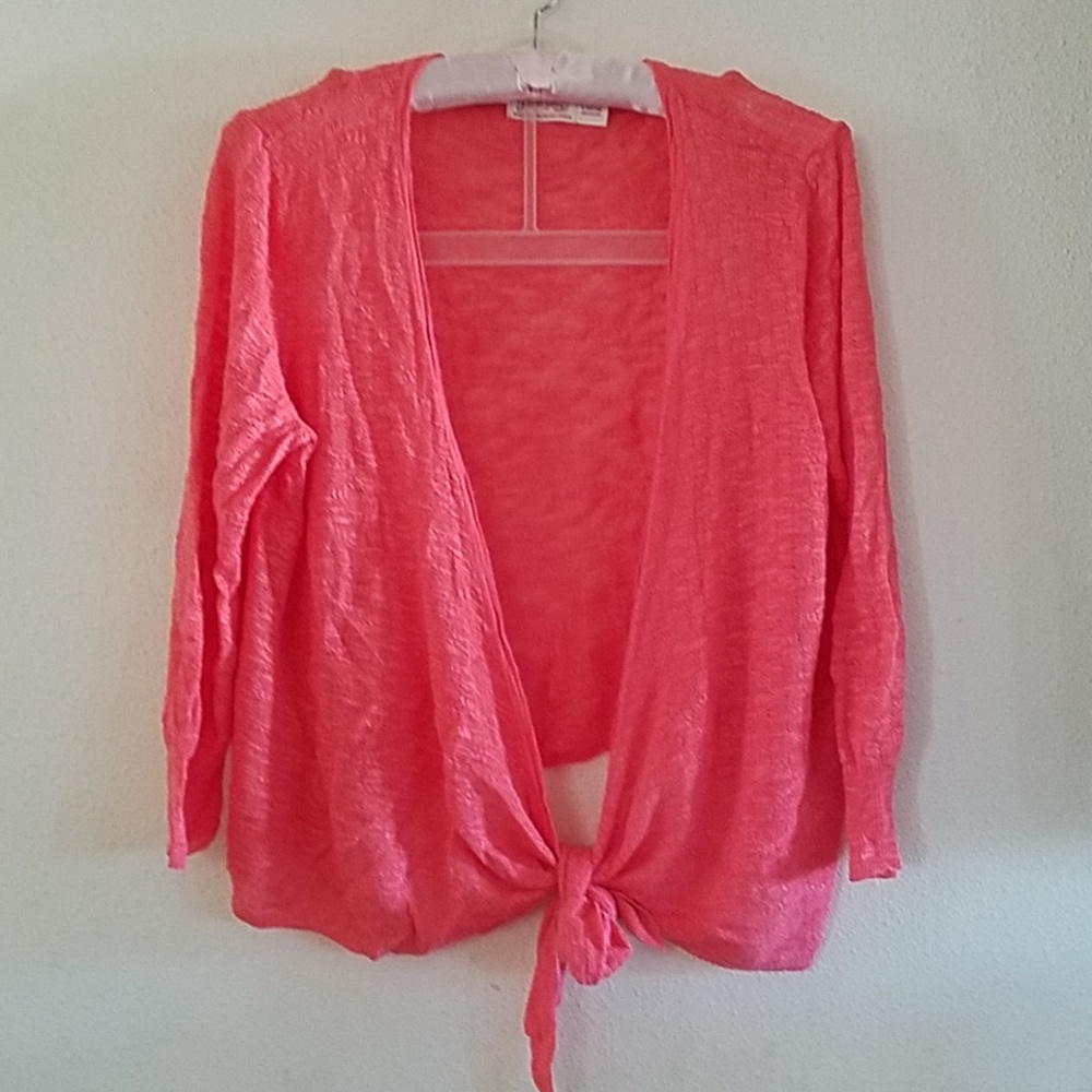 NWOT: EXTREMELY BEAUTIFUL SHORT CARDIGAN🛍🦋🛍🦋🛍